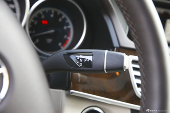 2015款奔驰E320L 3.0T自动4MATIC运动轿车