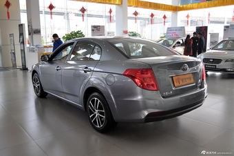 2013款奔腾B50 1.6L手动尊贵型