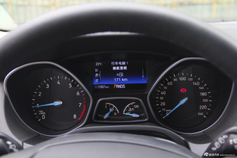 2015款福克斯两厢1.5T自动精英型
