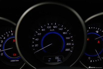 2015款逸动1.6L手动尊贵型国5