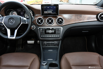2015款奔驰GLA260 2.0T自动4MATIC 运动型