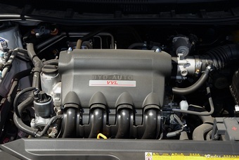 2016款比亚迪速锐1.5L手动精英型