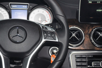 2016款奔驰GLA级 GLA260 2.0T自动4MATIC运动型