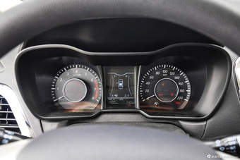 2016款北汽幻速H3F 1.5L手动豪华型7座