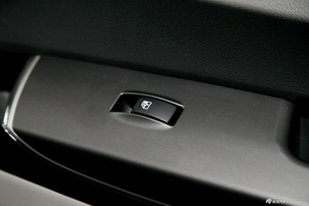 2013款瑞风M5 2.0T自动商务版