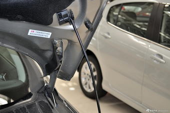 2013款东风标致408 2.0L手动舒适版