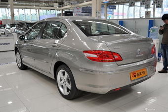 2013款东风标致408 2.0L手动舒适版