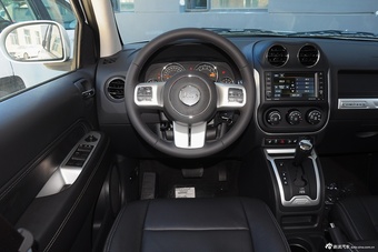 2015款指南者2.0L两驱豪华型