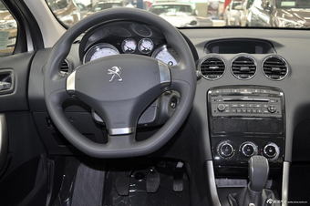 2013款东风标致408 2.0L手动舒适版