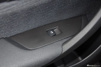 2015款宝马X1 sDrive18i时尚晋级版