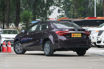 2016款雷凌双擎1.8L自动精英天窗版