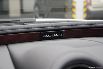 2015款捷豹XJL2.0T两驱典雅商务80周年典藏版