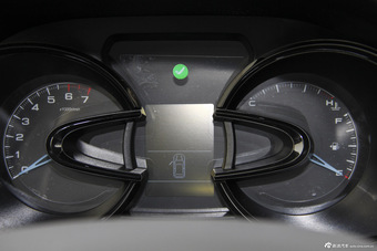 2015款东风风神AX7 2.0L手动智悦型