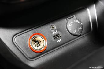 2015款奔腾X80 2.0L自动豪华型到店实拍