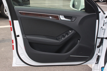 2015款奥迪A4L到店实拍