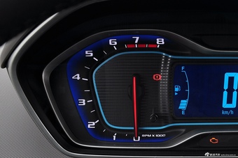 2014款爱唯欧三厢1.6L自动风尚型