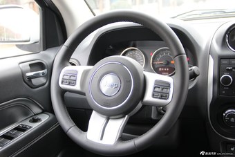 2014款指南者2.0L自动两驱豪华版