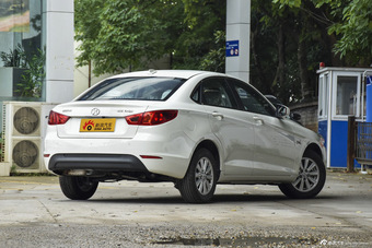 2015款绅宝D50 1.5L CVT标准超值导航版