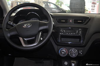 2012款起亚K2 1.4L自动炫酷纪念版两厢