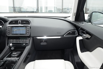 2016款捷豹F-PACE 2.0T自动都市尊享版