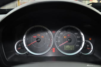 2012款奥轩GX5 2.0L手动两驱天窗版