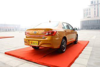 2014款比亚迪秦1.5T旗舰型