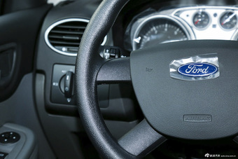 2013款福克斯两厢经典1.8L手动基本型