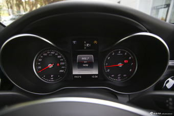 2015款奔驰C级C200 2.0T自动运动版 4MATIC