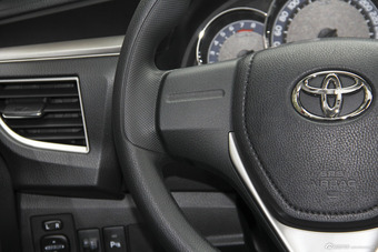 2015款雷凌1.6G CVT橙色限量版