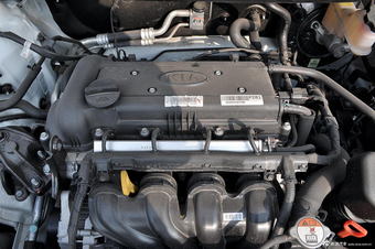 2012款起亚K2 1.4L自动炫酷纪念版两厢