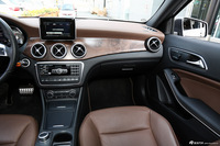 2015款奔驰GLA260 2.0T自动4MATIC 运动型