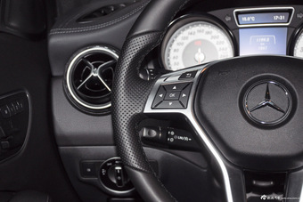 2016款奔驰GLA级 GLA260 2.0T自动4MATIC运动型