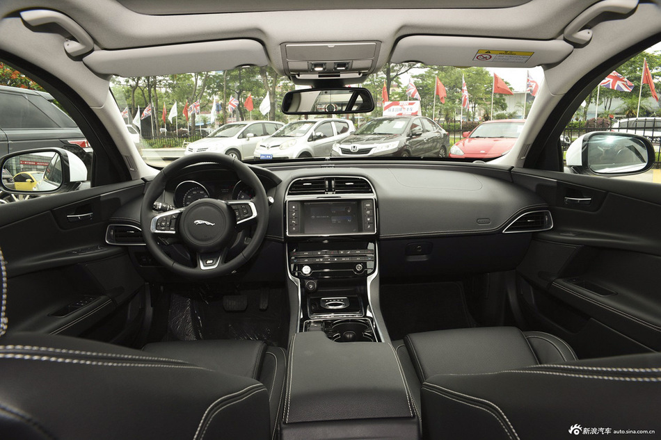 2015款捷豹XE R-SPORT 2.0T自动i4 Ti (200PS)