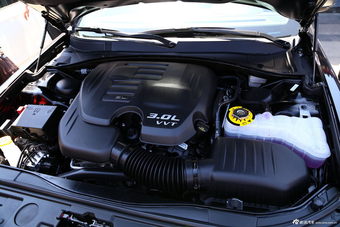 2014款克莱斯勒300C 3.0L自动卓越版