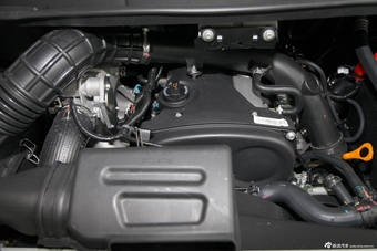 2013款瑞风M5 2.0T自动商务版
