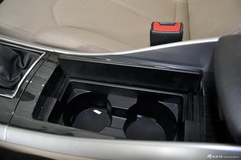 2012款奔腾B90 2.0L手动豪华型