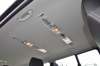 2016款凯路威2.0T自动四驱舒适版9座