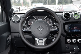 2016款北京BJ40L 2.3T自动四驱尊享版