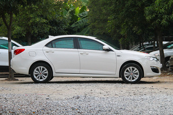 2014款荣威550S 1.8L自动智选版