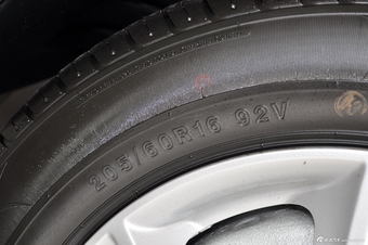 2012款奔腾B90 2.0L手动豪华型