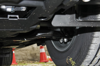 2016款雷凌双擎1.8L自动精英天窗版