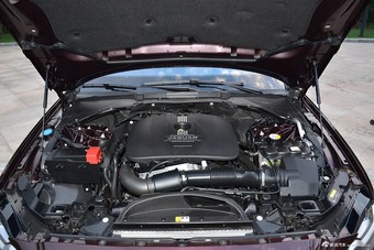 2016款捷豹XFL 2.0T自动240PS奢华版