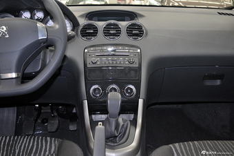 2013款东风标致408 2.0L手动舒适版