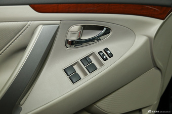 2013款凯美瑞200G 2.0L自动经典豪华版