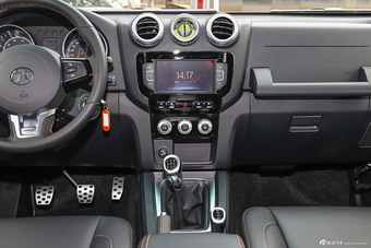 2016款北京BJ40L 2.0T手动四驱尊贵版