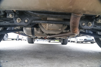 2015款揽胜极光2.0T自动智耀版