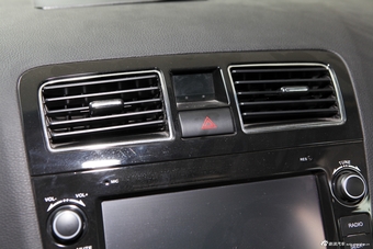 2013款吉利EC8 2.4L自动尊贵型