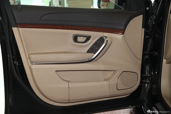 2012款荣威950 2.4L LUX豪华版
