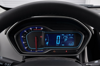 2014款爱唯欧三厢1.6L自动风尚型