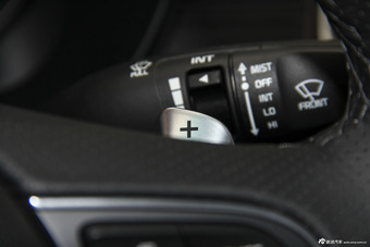 2016款起亚K5 2.0L自动LUXURY